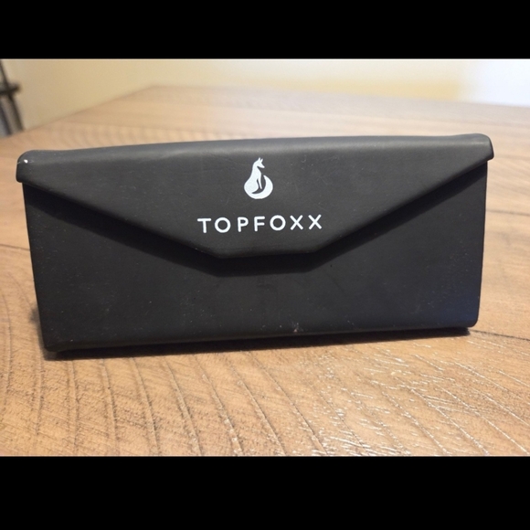 TopFoxx Chloe Black/Rose Gold Sunglasses - Picture 3 of 3